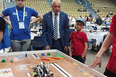 В Оренбурге проходят соревнования по робототехнике и спортивному программированию